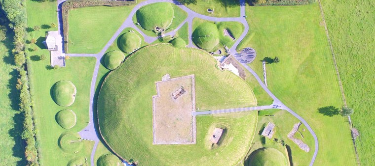 Dowth mound and kerb detail
