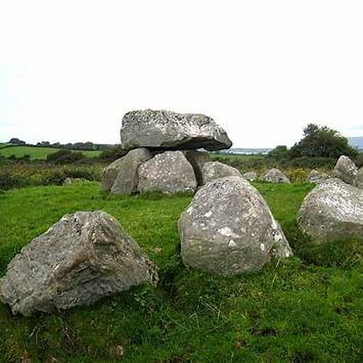Poulnabrone Dolmen — wider site view with surrounding stones